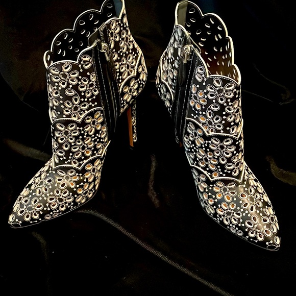 ALAIA LASER CUT 2 TONE LEATHER HIGH HEEL ANKLE BOOTIES - 9 - NEW ! - Picture 8 of 9